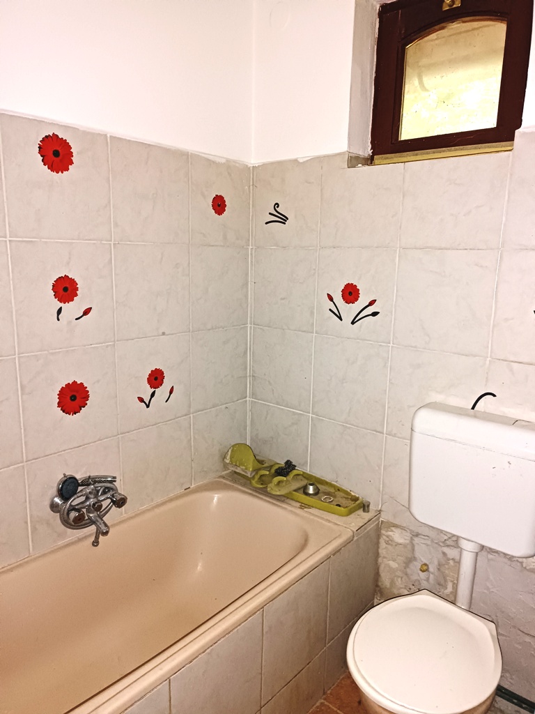 Ház-családi ház eladó – 9 szoba – Göd
