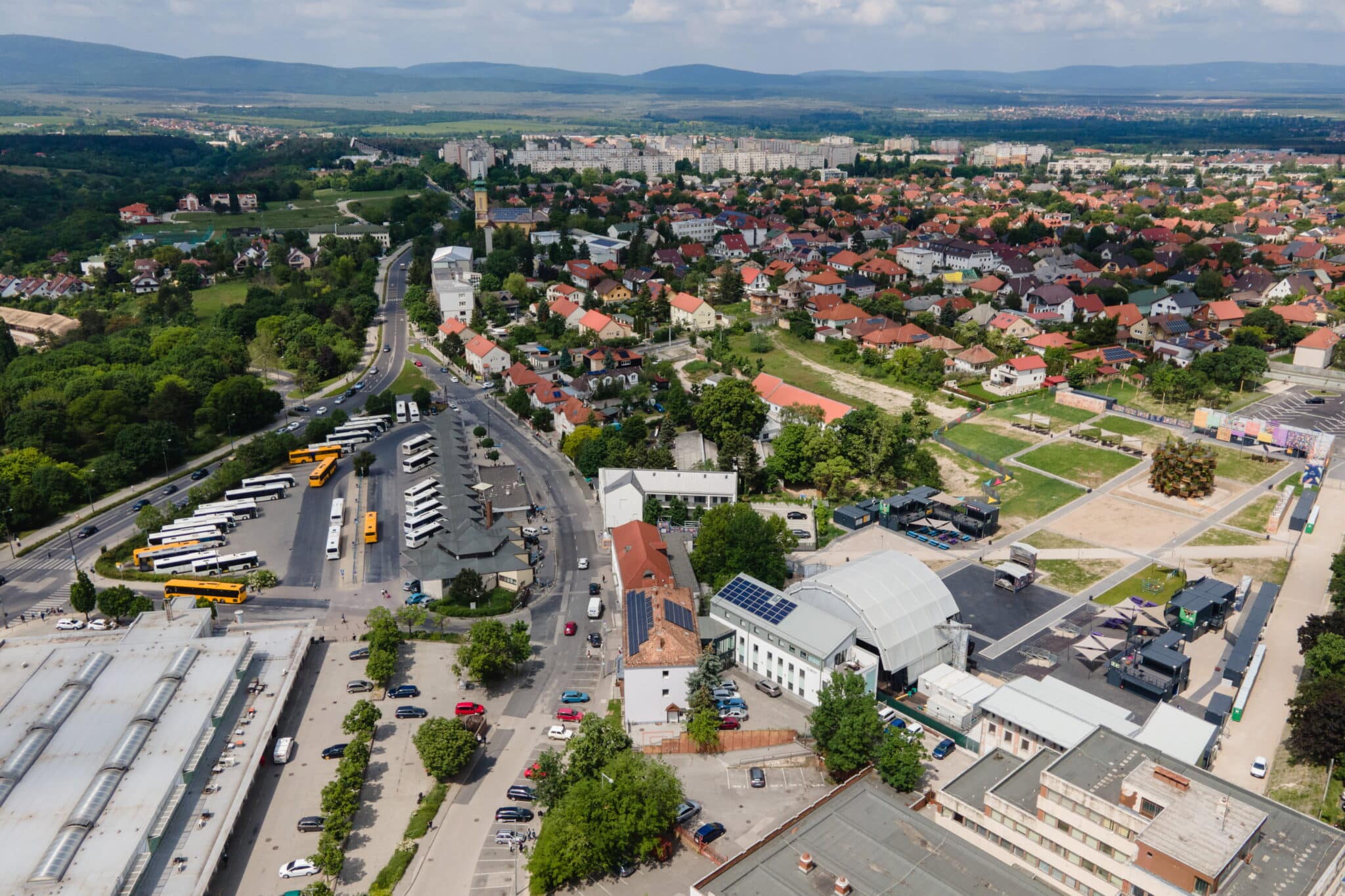 Ház-családi ház kiadó – 6 szoba – Veszprém