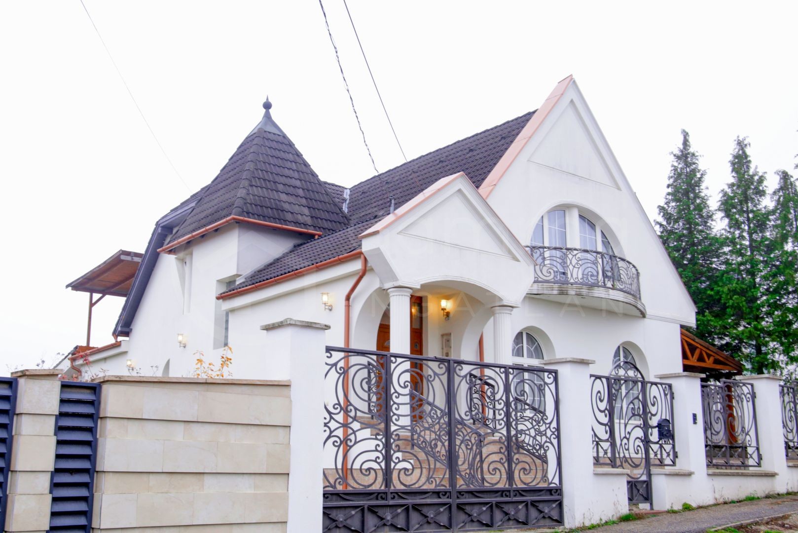 Ház-családi ház eladó – 5 szoba – Miskolc