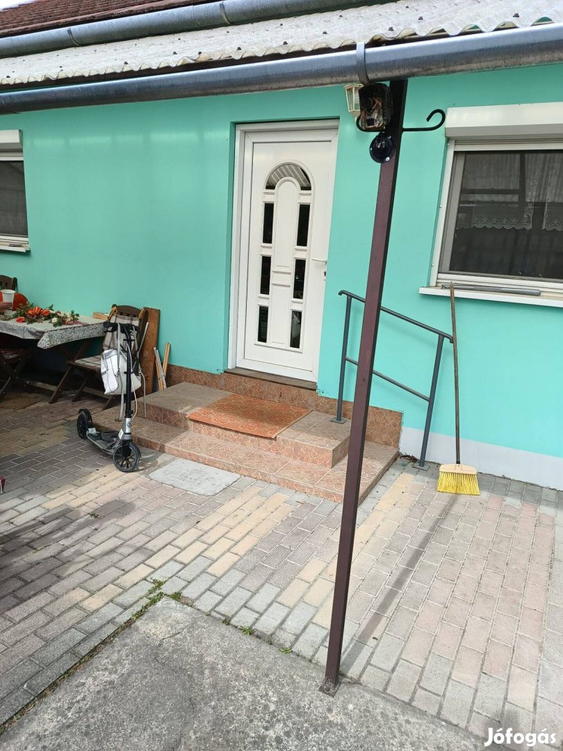 Ház-családi ház eladó – 2 szoba – Komárom