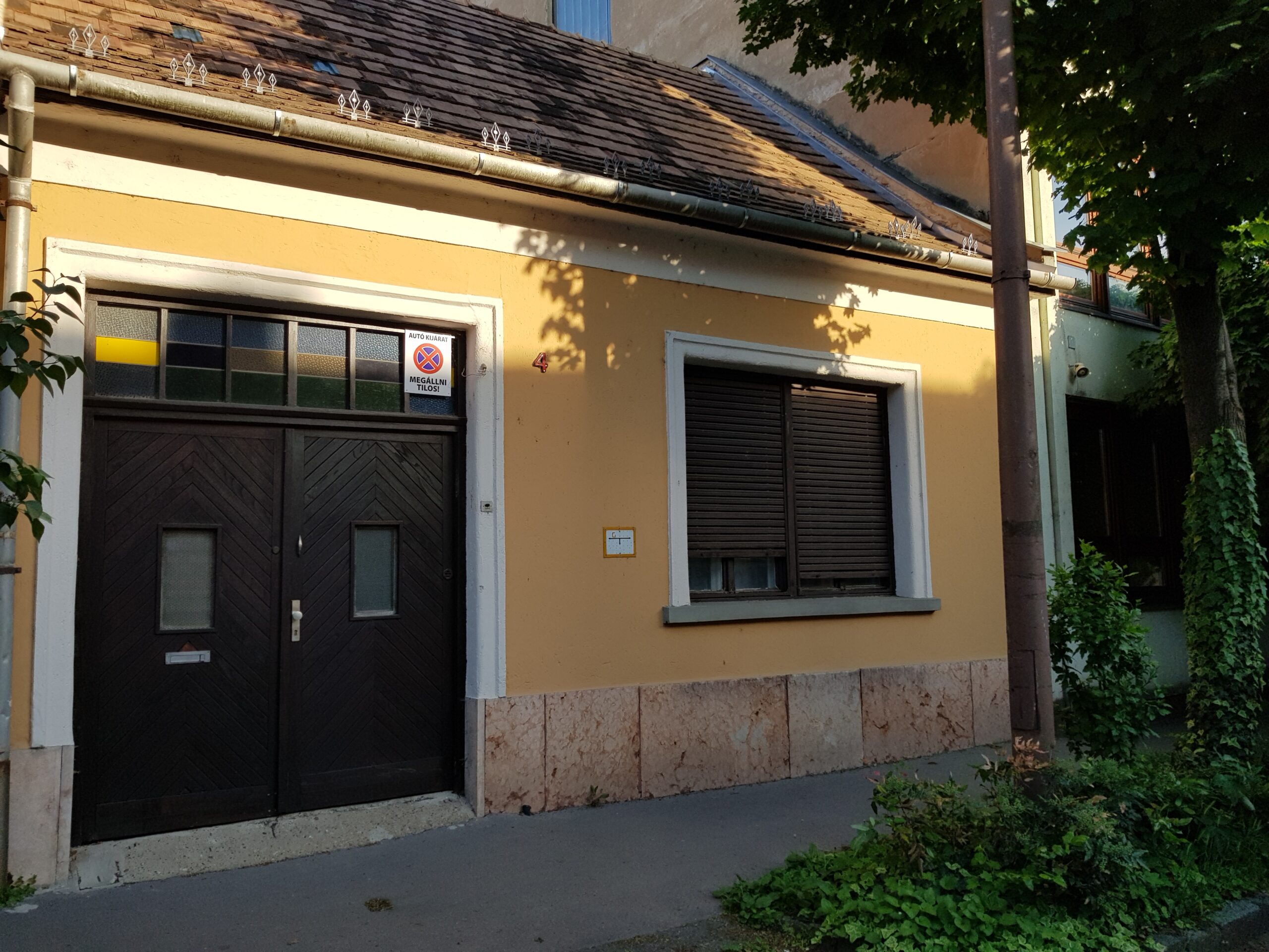 Ház-családi ház eladó – 4 szoba – Esztergom