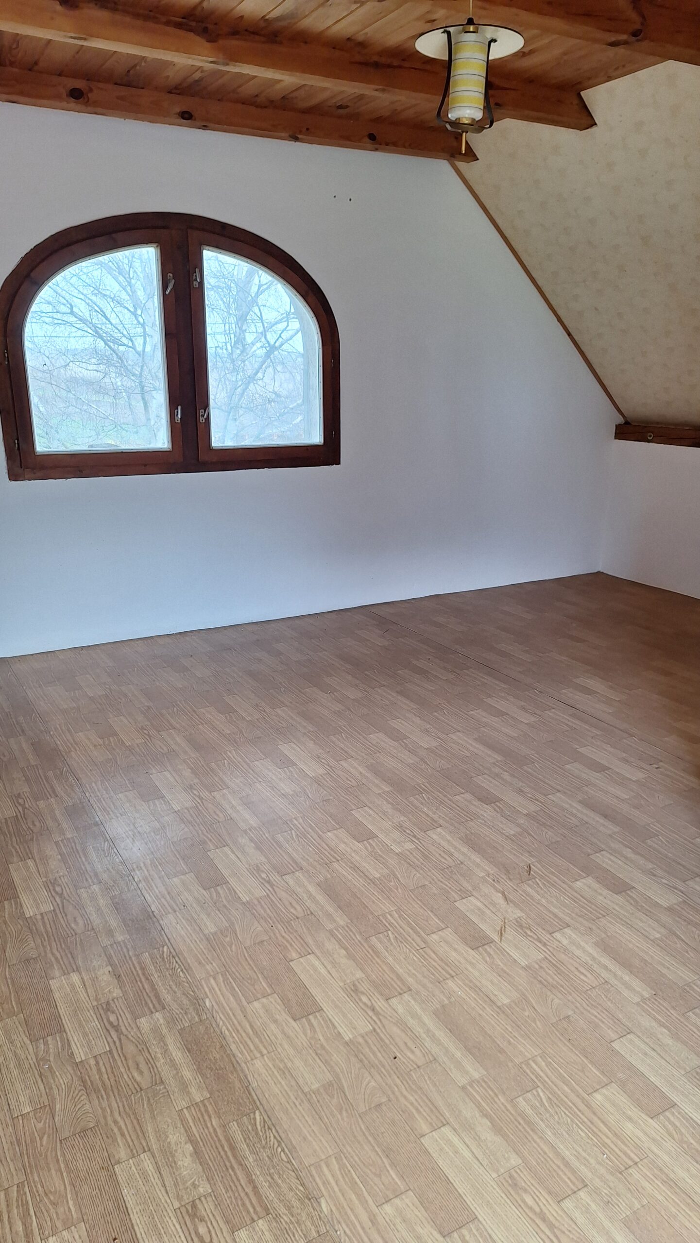 Nyaraló-üdülő-hétvégi ház eladó –  – Pázmánd
