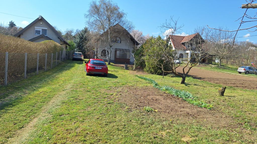 Nyaraló-üdülő-hétvégi ház eladó –  – Pázmánd