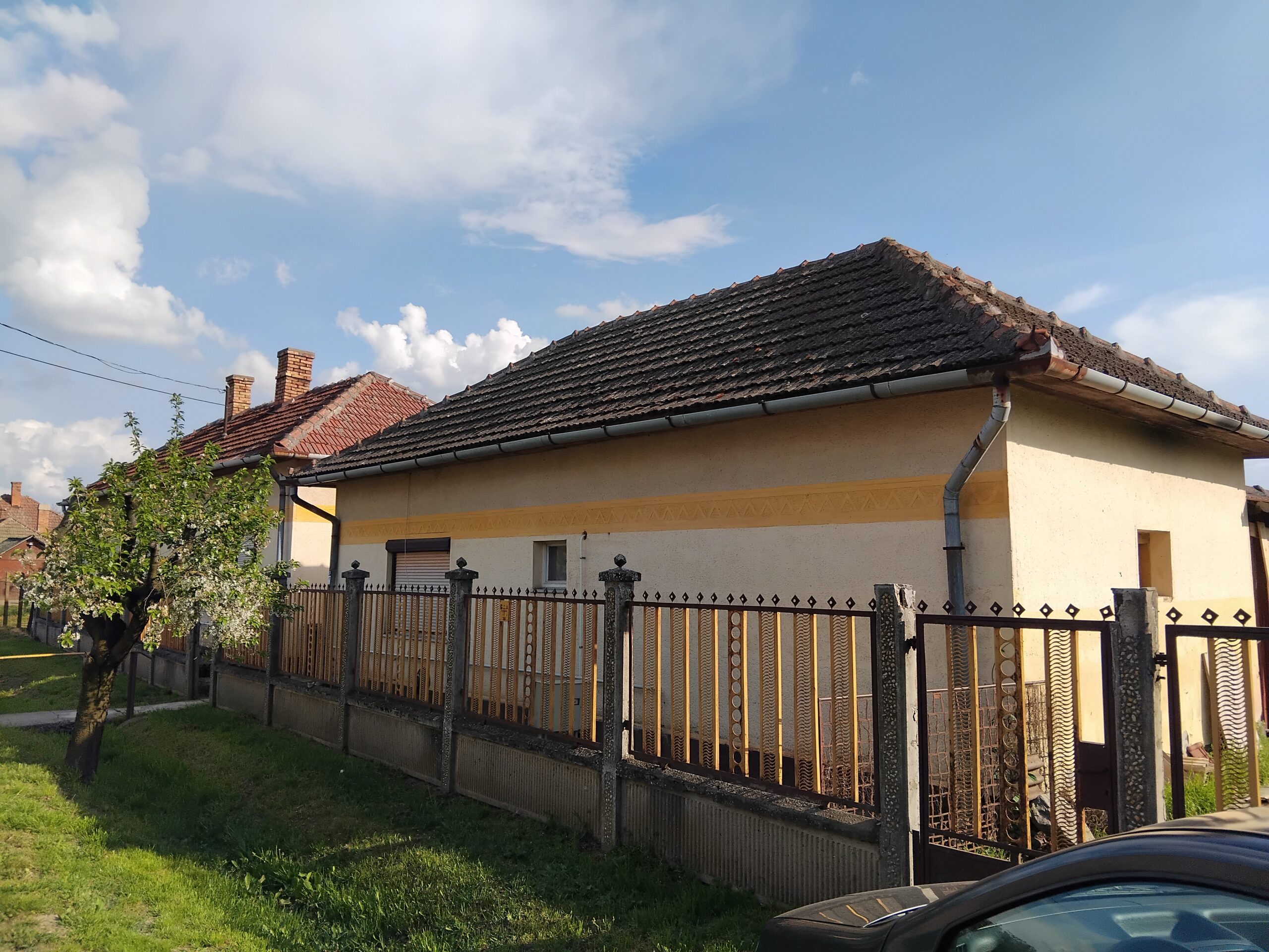 Ház-családi ház eladó – 3 szoba – Kőtelek