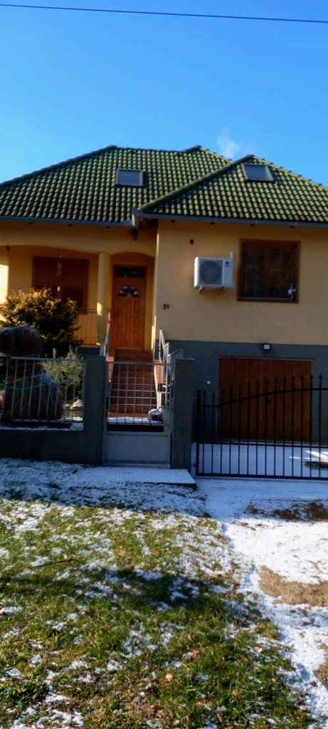 Ház-családi ház eladó – 5 szoba – Karád