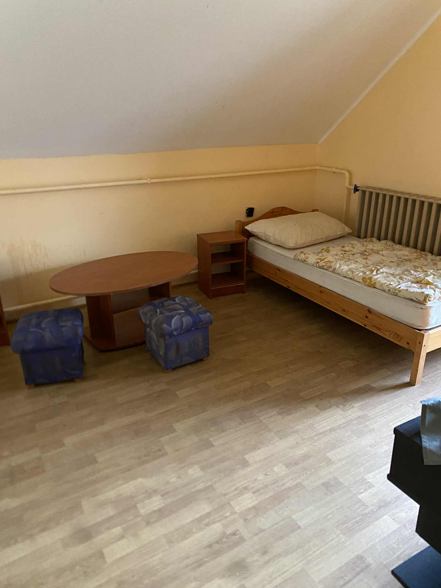 Ház-családi ház kiadó – 10 szoba< – Pápa