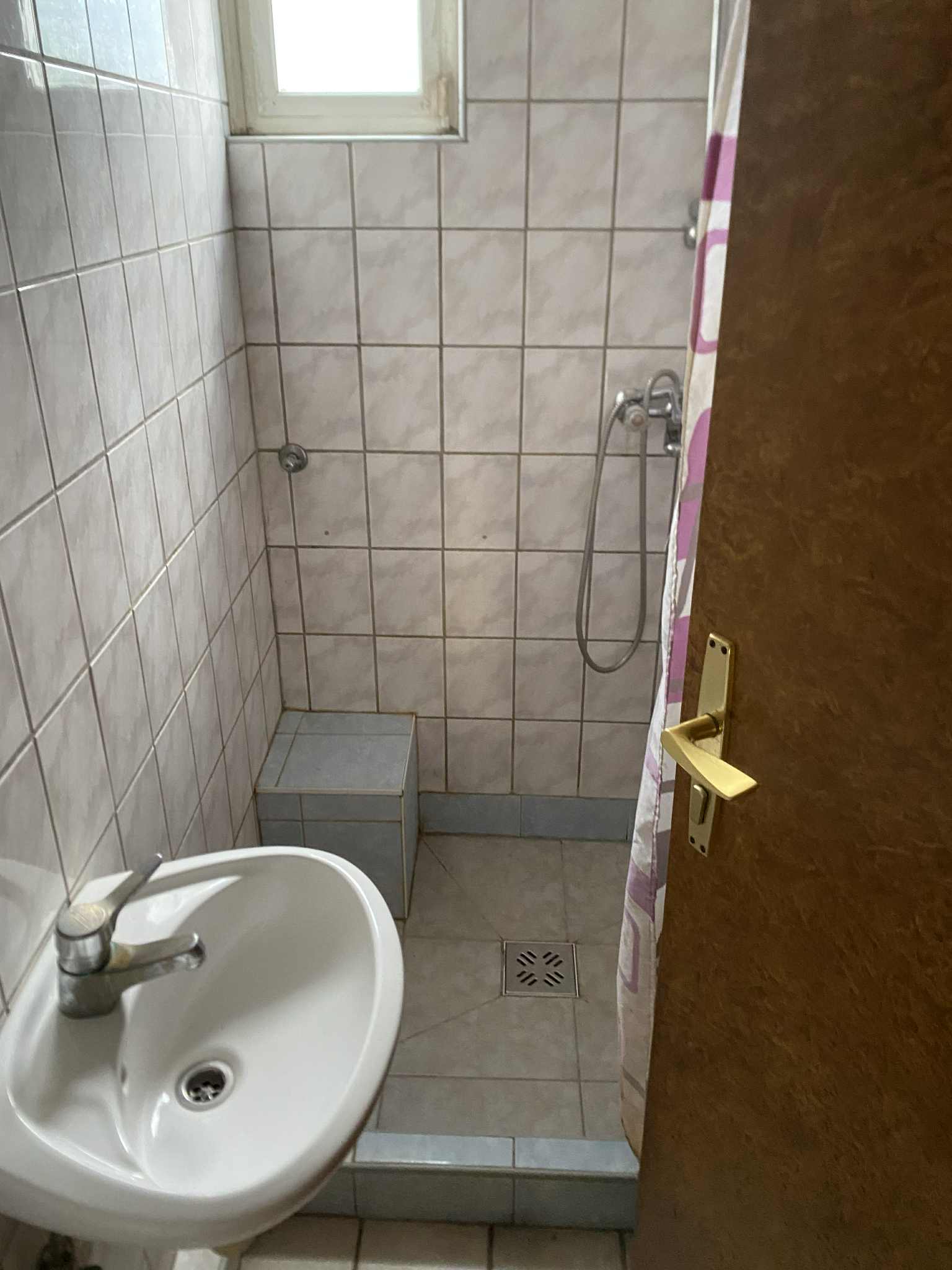 Ház-családi ház kiadó – 10 szoba< – Pápa