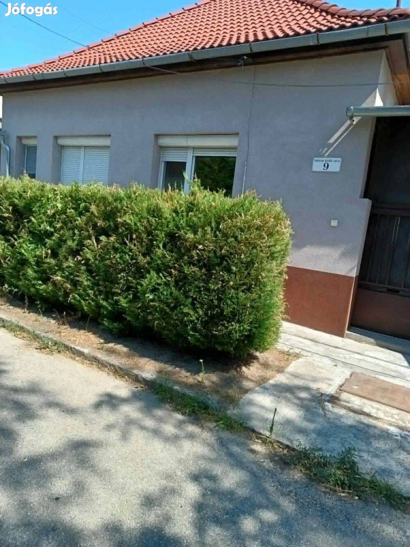 Ház-családi ház eladó – 3 szoba – Komárom