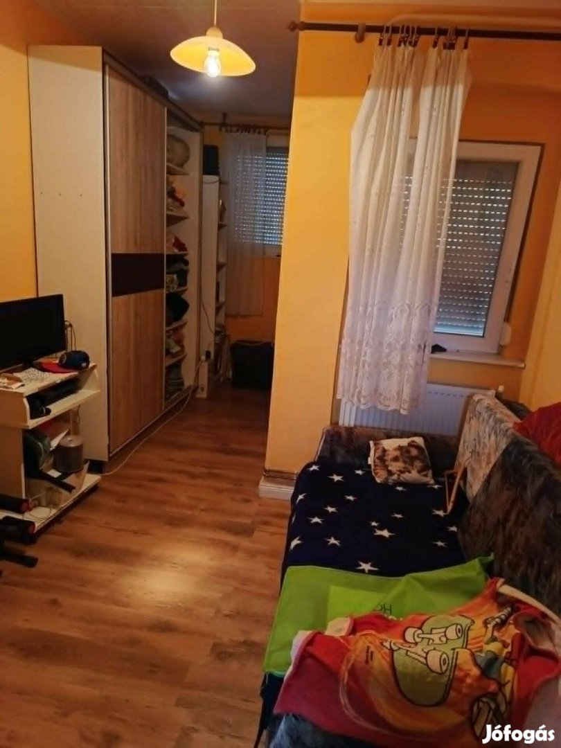 Ház-családi ház eladó – 3 szoba – Komárom