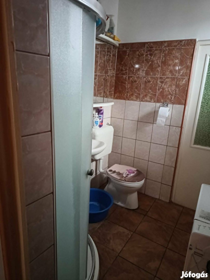 Ház-családi ház eladó – 3 szoba – Komárom