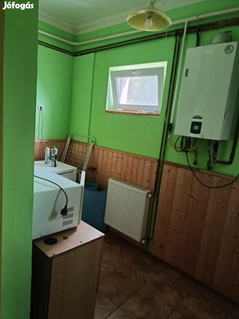 Ház-családi ház eladó – 3 szoba – Komárom
