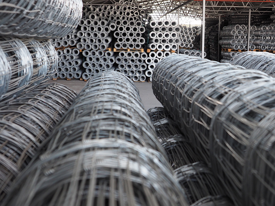 Kiskapu, nagykapu, vadháló, drótfonat, drótháló, kerítés oszlop, kerítésépítés