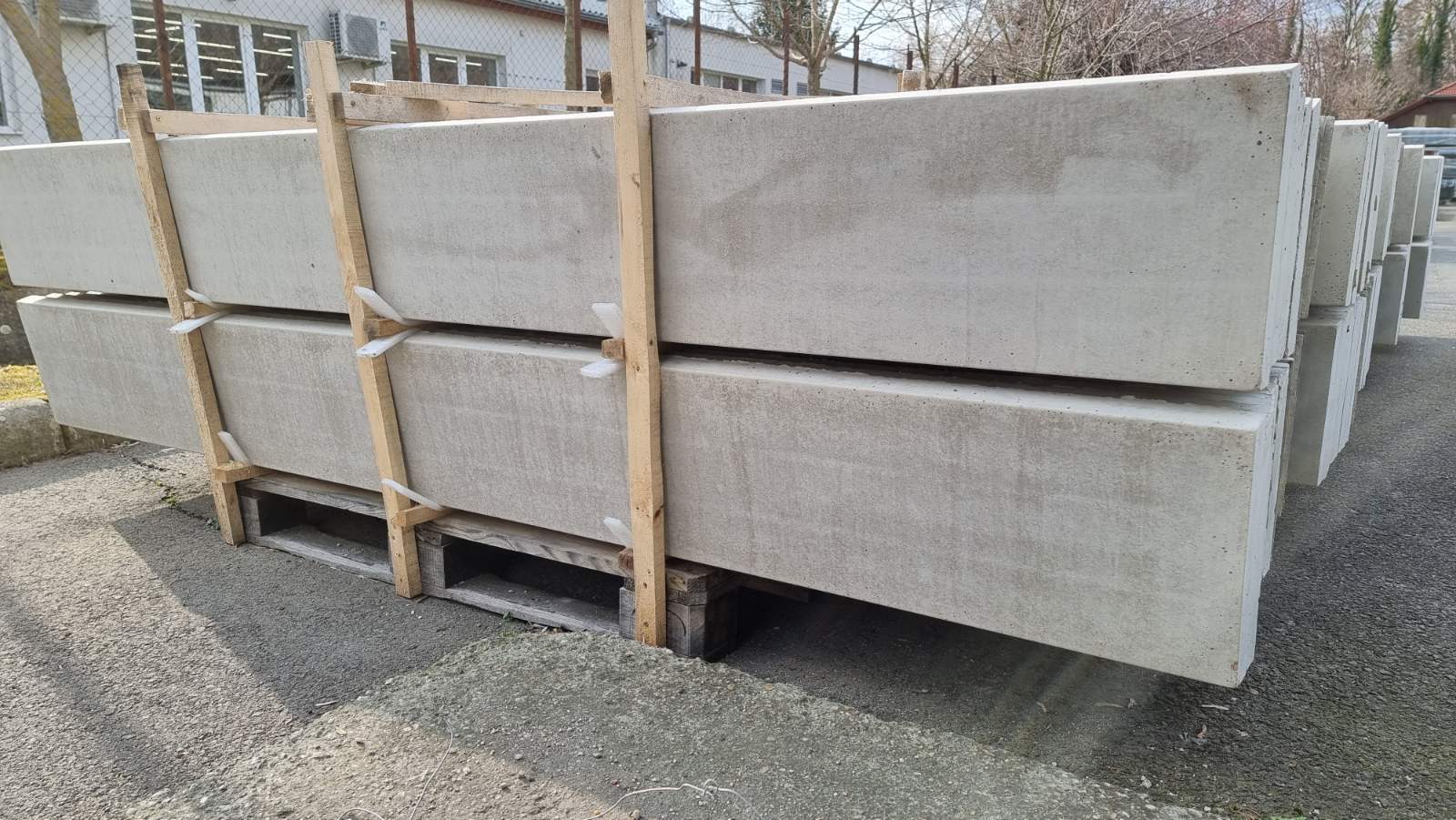 Gabion kerítés építés, vadháló, drótfonat, drótháló, oszlop, kapu